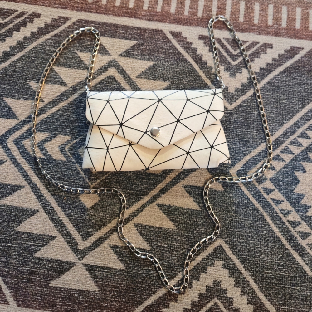 Geometric Patterned White And Black Chain Bag 7"